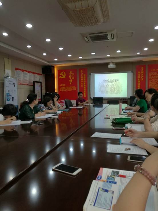 说明: E:\教科室相关工作\教科室\教师培训\2018下\教研组\英语组\第二次校本培训4.24\IMG1 (2).JPG