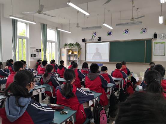 说明: C:\Users\Administrator\Desktop\信息上报\2020年4月18日关于八年级开学报到的通讯稿——仇静仟\照片\2020年4月18日八年级开学报到照片 6.jpg
