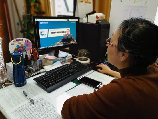 说明: C:\Users\Administrator\Desktop\信息上报\2020年4月15日关于舟山一初开展国家安全教育日主题活动通讯稿——朱碧妮\七5,6办公室.jpg