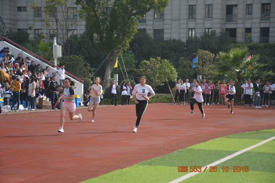 说明: D:\desktop\九（1）班\DSC_1368.JPG