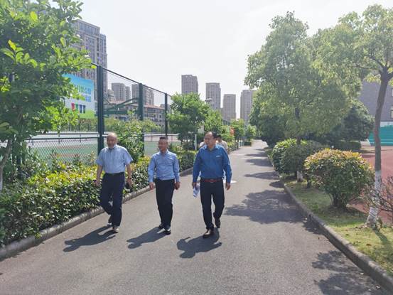 说明: C:\Users\Administrator\Desktop\信息上报\伍青松已审核2020年5月18日关于舟山一初积极开展文明城市创建活动的通讯稿--李枫\2020年5月18日关于舟山一初积极开展文明城市创建活动的照片-3.jpg