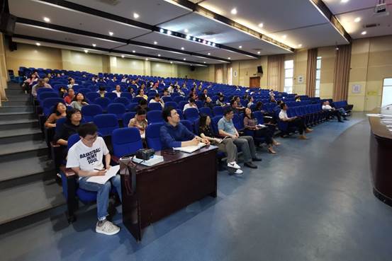说明: C:\Users\Administrator\Desktop\伍青松已审核2020年5月27日关于舟山一初创建全国文明城市决战动员大会的通讯稿--李枫\2020年5月27日关于舟山一初创建全国文明城市决战动员大会的照片-3.jpg