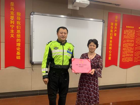 说明: C:\Users\Administrator\Desktop\沈岱娜已审核2020年6月11日关于舟山一初开展交通安全知识讲座——朱碧妮\IMG_0840.HEIC.JPG