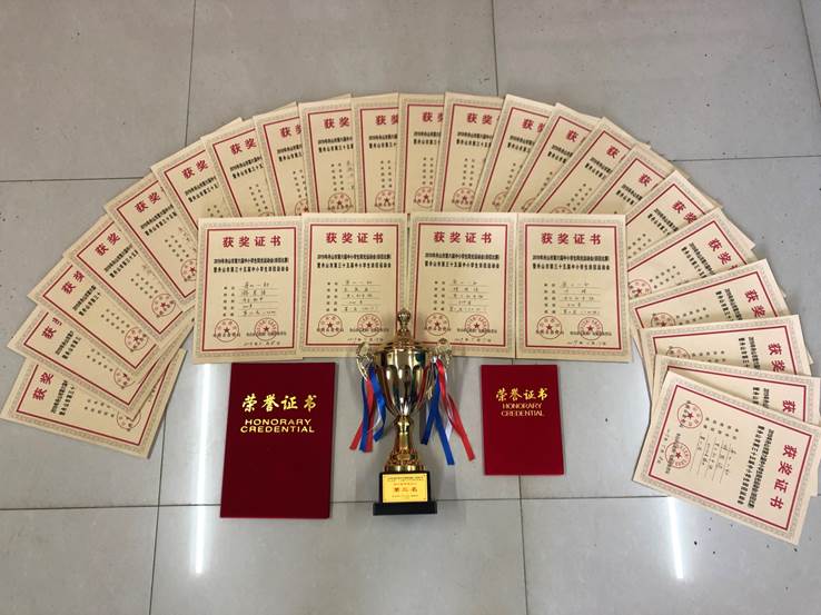 说明: D:\desktop\田径运动会通讯照片\de1ed3053f83c236d063d84334fba76.jpg
