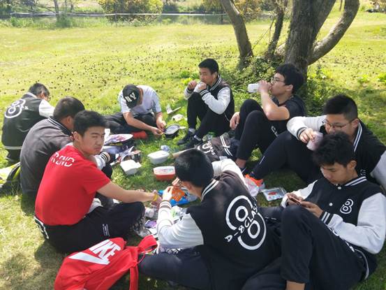 说明: D:\desktop\九年级春游\c8ec8ad7df252a16415d8e46f33f51d.jpg