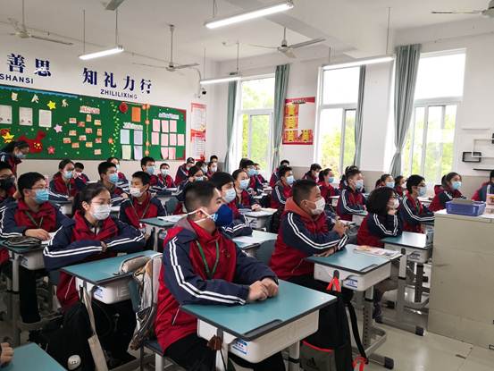 说明: C:\Users\Administrator\Desktop\信息上报\2020年4月18日关于八年级开学报到的通讯稿——仇静仟\照片\2020年4月18日八年级开学报到照片 8.jpg