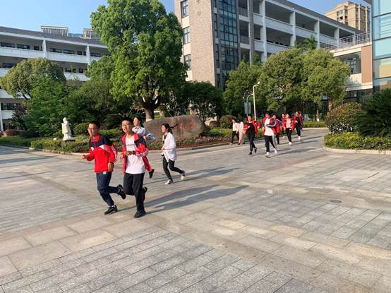 说明: C:\Users\Administrator\Desktop\警钟长鸣 防灾意识长存——舟山一初开展防震紧急疏散演练\IMG_3222.JPG