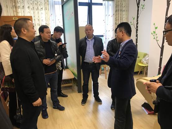 说明: C:\Users\Administrator\Desktop\丽水市中学校长考察团来我校交流访问\478845704369026015.jpg