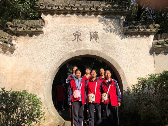 说明: D:\desktop\九年级秋游\照片\3829643b2ecb09b67409318b47dc2de.jpg
