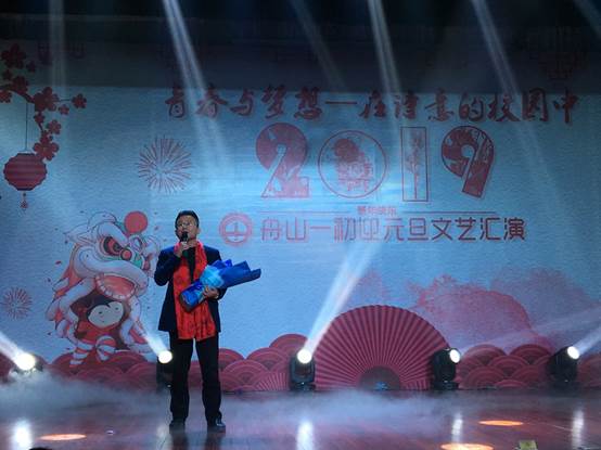说明: D:\desktop\九年级元旦\adcf94fca1df0d2d6a430be21f3e083.jpg