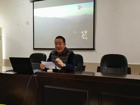 说明: E:\教科室相关工作\教科室\教师培训\2018下\校级\20190403 弘扬师德与教育智慧\20190403 弘扬师德与教育智慧 活动照片\微信图片_20190403170152.jpg