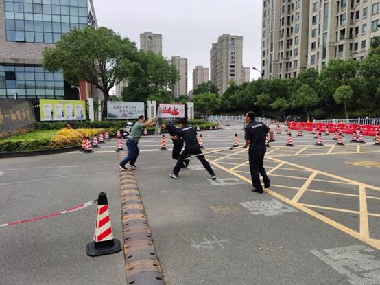 说明: C:\Users\Administrator\Desktop\余嘉诚已审核2020年9月17日关于开展舟山一初警务人员反恐防爆安全演练通讯稿——任志昊\照片\lADPDgtYurZUirrNCrDNDkA_3648_2736.jpg_720x720q90g.jpg