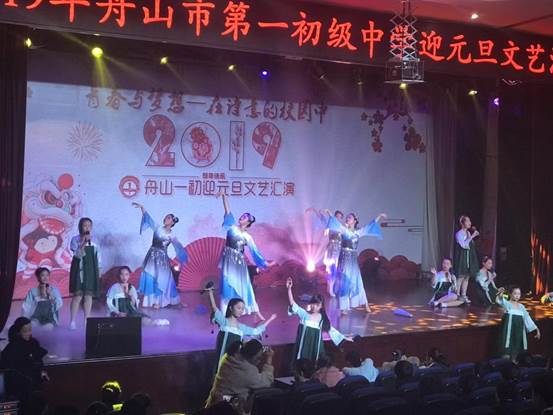 说明: D:\desktop\九年级元旦\374d72f2f5d8348ab85b255531c5e5b.jpg