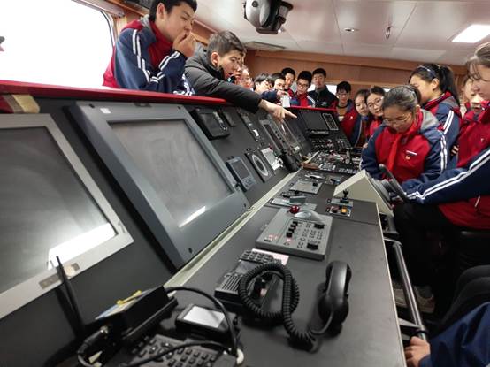说明: C:\Users\Administrator\Desktop\参观科考船新闻稿\487993448292423328.jpg
