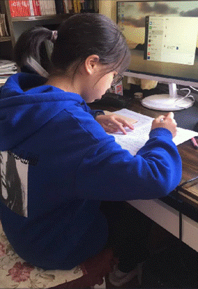 说明: D:\desktop\2020网上办公\信息发布上报\八年级线上家长会通讯稿\照片\学生1.png