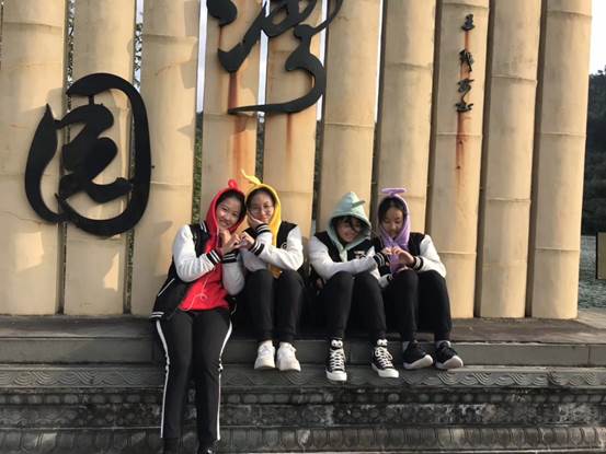 说明: D:\desktop\九年级秋游\照片\a21b31a524e9844ad4867657cf3a377.jpg