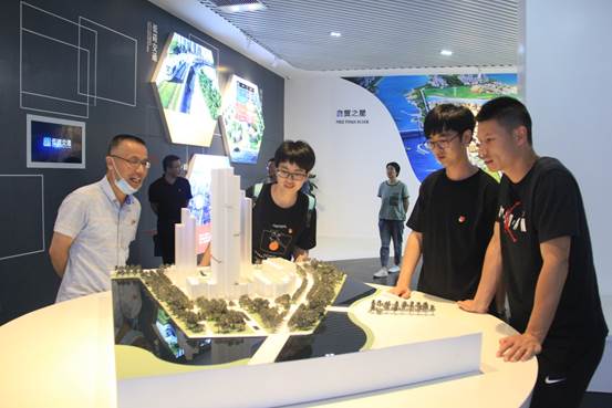 说明: C:\Users\Administrator\Desktop\伍青松已审核2020年7月1日关于七月份主题党日活动--李枫\2020年7月1日关于七月份主题党日活动的照片-4.JPG