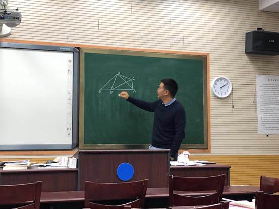 说明: C:\Users\Administrator\Desktop\数学组期中试卷评析课教学研讨活动通讯稿\微信图片_20181128201224.jpg