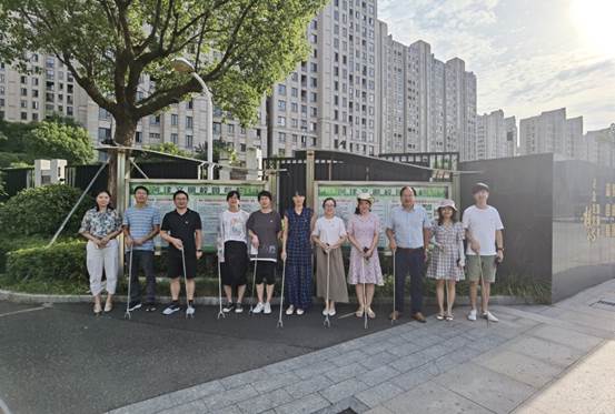 说明: C:\Users\Administrator\Desktop\孙忠已审核2020年9月10日关于舟山一初党员积极投身创城行动的通讯稿--李枫\2020年9月10日关于舟山一初党员教师积极投身创城行动的照片-3.jpg