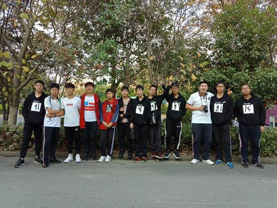 说明: D:\desktop\九年级秋游\照片\b4e4883e3c4fc199d4749b680a98ef2.jpg