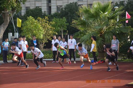 说明: D:\desktop\九（1）班\DSC_1225.JPG