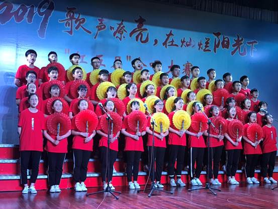 说明: D:\desktop\九年级合唱\325806eeee48cbc2a1e9e00cee346a0.jpg
