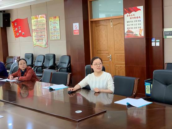 说明: C:\Users\Administrator\Desktop\信息上报\吴晓瑜已审核2020年5月13日关于英语教研组活动通讯稿——王善娜\2020年5月13日关于英语教研组活动照片3.jpg