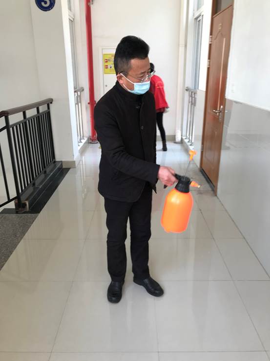 说明: D:\desktop\2020网上办公\信息发布上报\20200316“抗疫保开学，我是急先锋”通讯稿\第二支部2.JPG