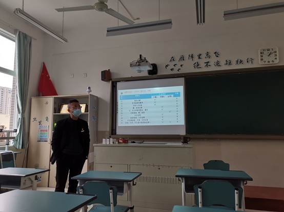 说明: C:\Users\Administrator\Desktop\信息上报\路伟利已审核2020年4月14日关于数学组举行第二次校本培训的通讯稿----缪芳\2020年4月14日关于数学组举行第校本培训的照片---3.jpg