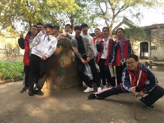 说明: D:\desktop\(新闻稿)八年级读书走天下绍兴之行\283095839515486725.jpg