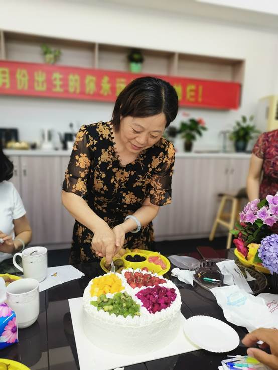说明: C:\Users\Administrator\Desktop\王波芬已审核2020年6月12日教职工集体生日——徐海峰\IMG_20200612_162001.jpg