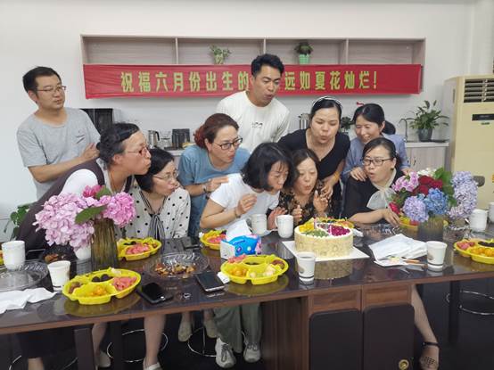 说明: C:\Users\Administrator\Desktop\王波芬已审核2020年6月12日教职工集体生日——徐海峰\IMG_20200612_161830.jpg