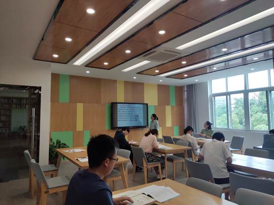 说明: C:\Users\Administrator\Desktop\信息上报\路伟利已审核20200602科学组“利用实验教学提高科学素养”校本研修活动通讯——杨瑜\20200602科学组“利用实验教学提高科学素养”校本研修活动照片.jpg