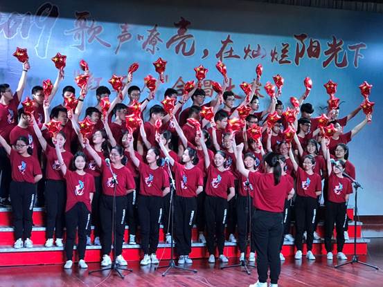 说明: D:\desktop\九年级合唱\4708c1a868fb23e1601a19310c9d441.jpg